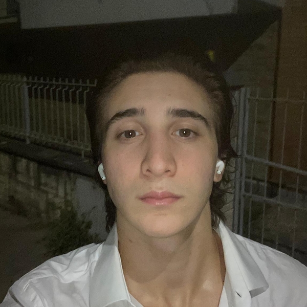 Lorenzo - Insegnante di chimica - Siena