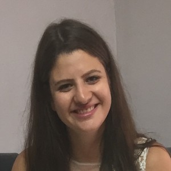 Betty - Prof de langue des signes - Poitiers