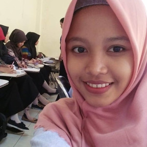Wiwik - Guru melukis - Tarakan