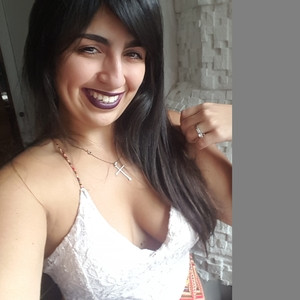 Thayná - Prof de odontologia - Carangola