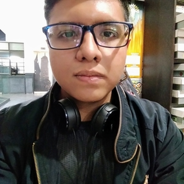 Héctor - Profesor de microbiología - CDMX