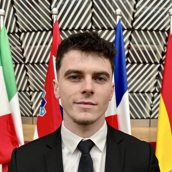 Jean - Prof de droit - Paris