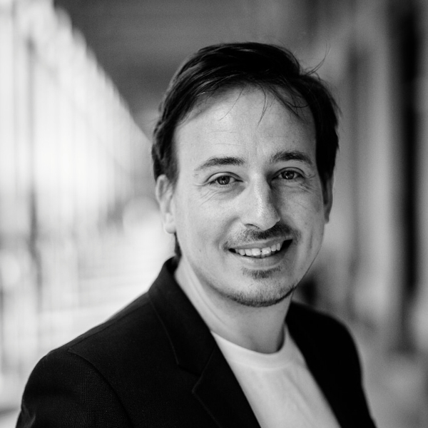 Julien - Prof de sciences politiques - Paris 3e