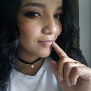 Yessi - Profe de cosmetología - 