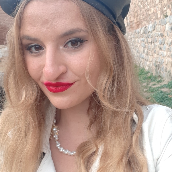 Hatice - Dilbilgisi öğretmeni - Bursa
