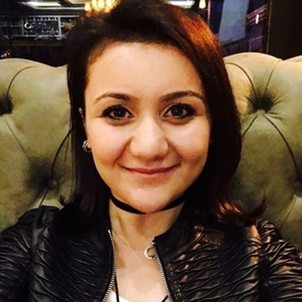 Betül - Dilbilgisi öğretmeni - Gebze