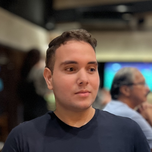 Joao - Prof de marketing - Salvador