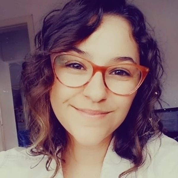 Bruna - Prof de ecologia - Centro