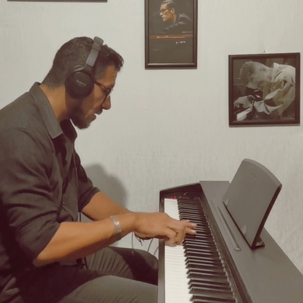 Juan R - profesor de piano - Tamazula de Gordiano