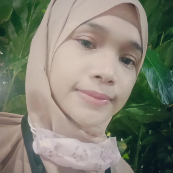 Suci - Guru matematika - Kecamatan Gunung Anyar