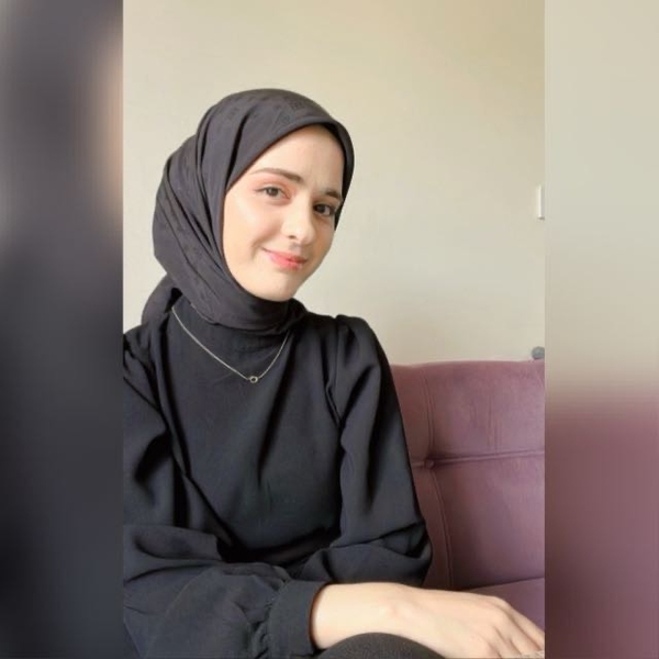 Eda - Tarih öğretmeni - 