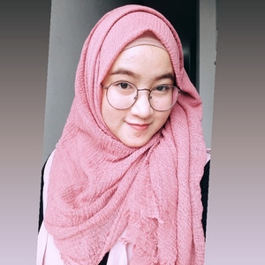 Litha - Guru farmasi - DKI Jakarta