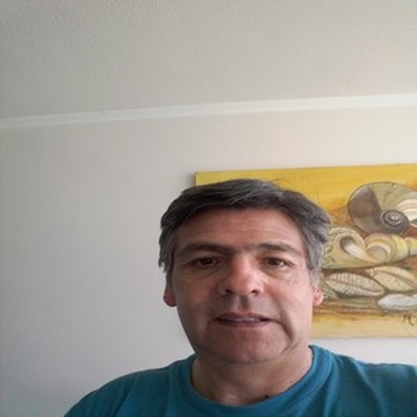 CARLOS - Profesor de historia - Santiago