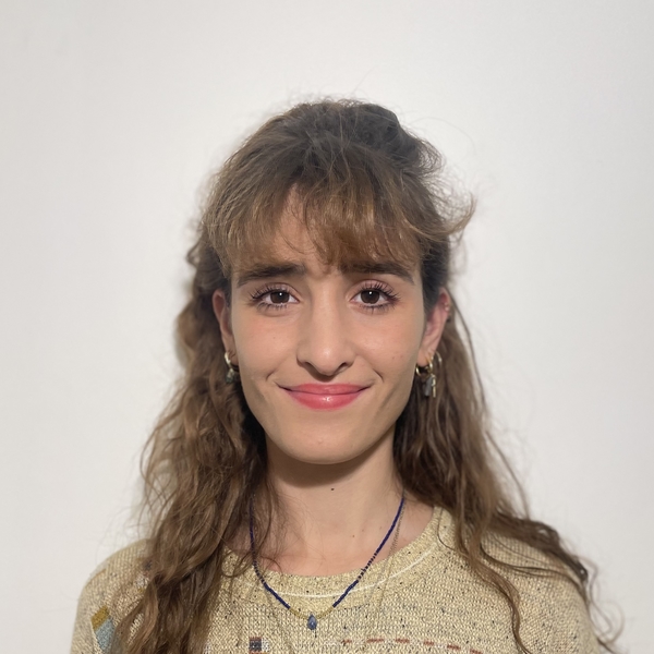 Manon - Prof de couture - Paris