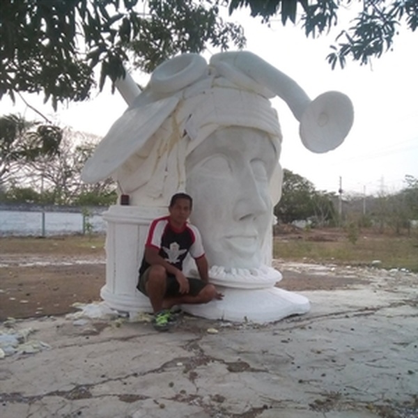 Yamil - profesor de artes plásticas - 