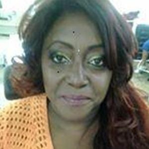 Ângela Maria - Professor de português - Resende