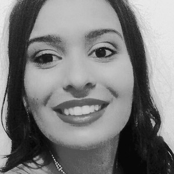 Mariana - Professor de Gramática - 