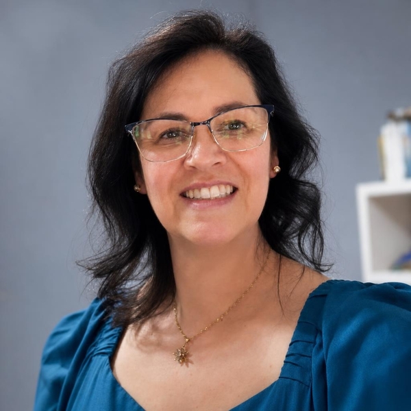 Silvana - Professor de alfabetização - Encosta do Sol