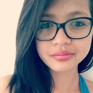 Bruna - Prof de marketing - 