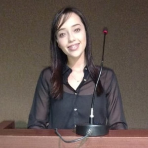 Amanda - Professor de direito civil - Brasília
