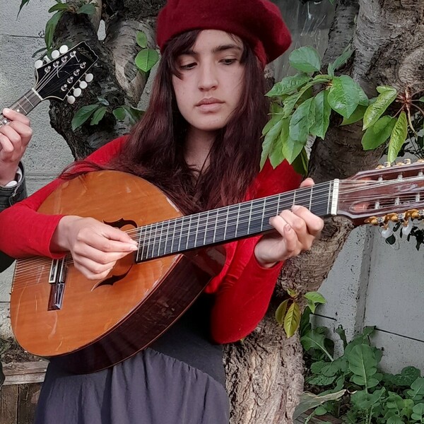 Claudia - Prof guitarra - Chillán