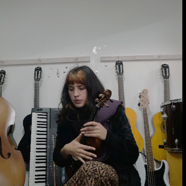 Claudia - Profe de guitarra criolla - Chillán