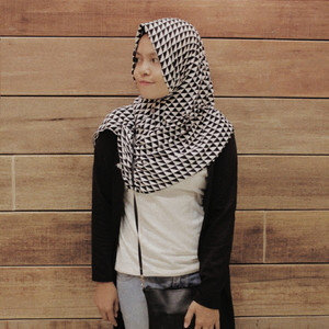 Dewi - Guru photoshop - Medan Deli