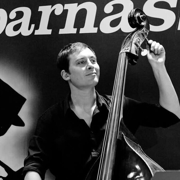Nicolas - Prof d'instruments à cordes - Paris 10e