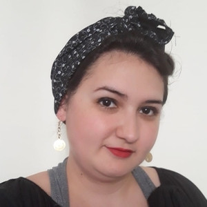 Karina - Prof de jornalismo - Centro