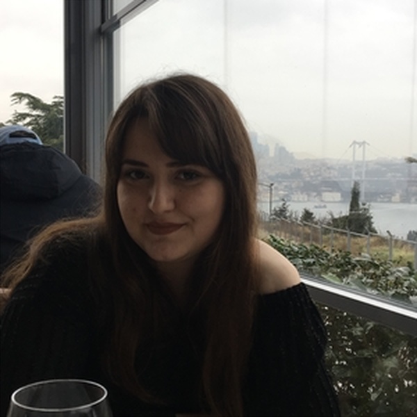 Irem - Dilbilgisi öğretmeni - İstanbul
