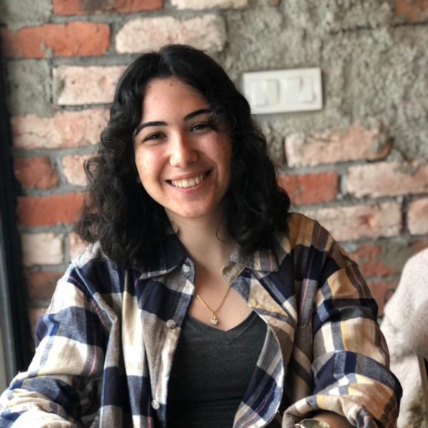 Gizem deniz - Dilbilgisi öğretmeni - 