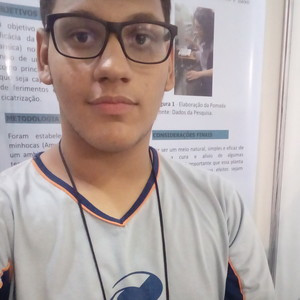Danyell - Prof de auxílio para alunos com autismo - 