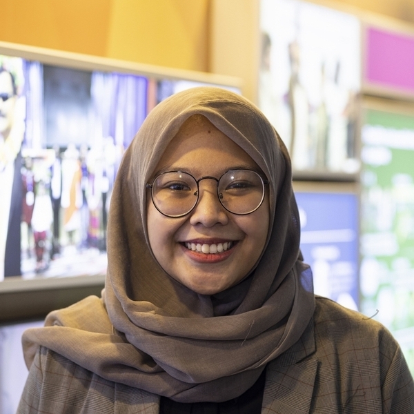 Ratu bintang - Guru bahasa inggris - Kecamatan Cengkareng