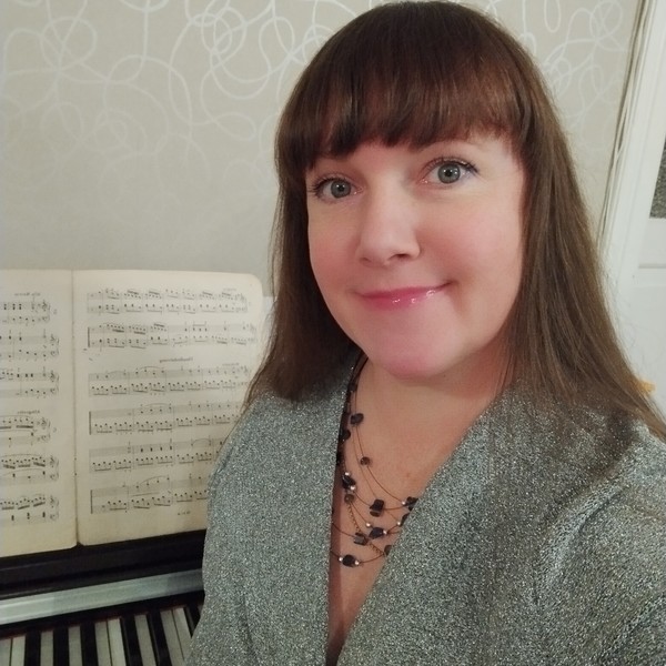 Evgeniya - Prof piano - Finspång