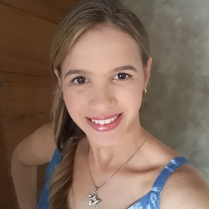 Jacqueline Paola - Prof de comunicação - Castelo