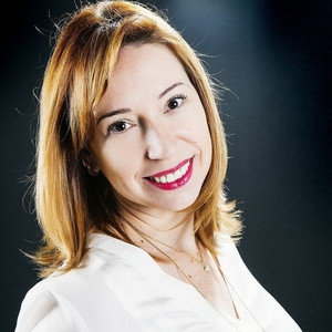 Fabiana - Prof de estética - Centro