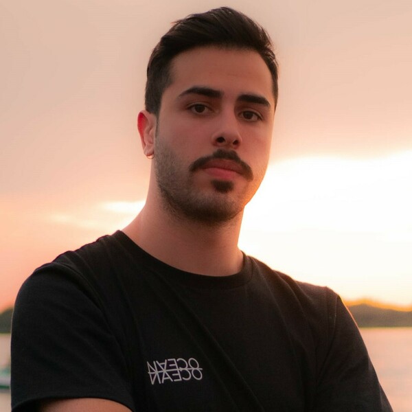 Lucas - Prof de finanças - Porto Alegre