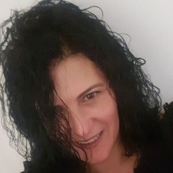 Sara - Professor de direito penal - Almada
