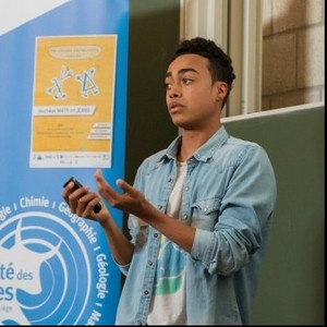 Charly - Prof de physique - chimie - Bruxelles