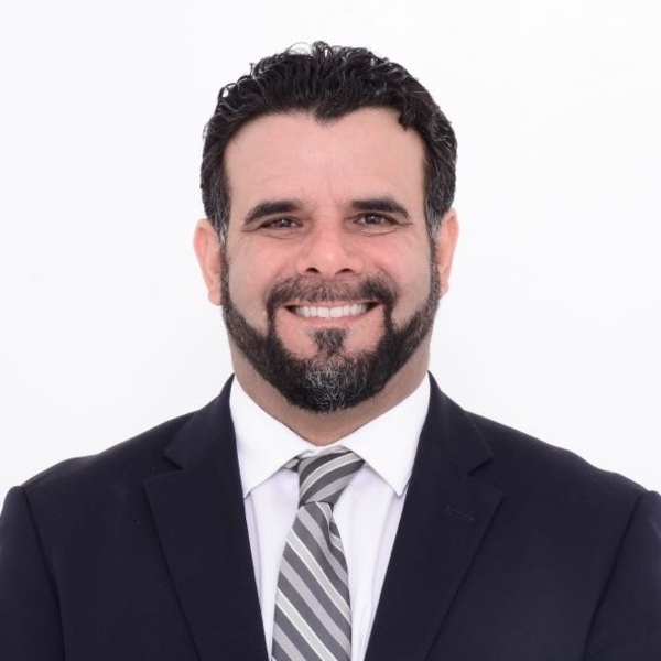 Bruno - Prof de odontologia - 