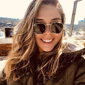 Nicole - Prof de odontologia - Val de Caes