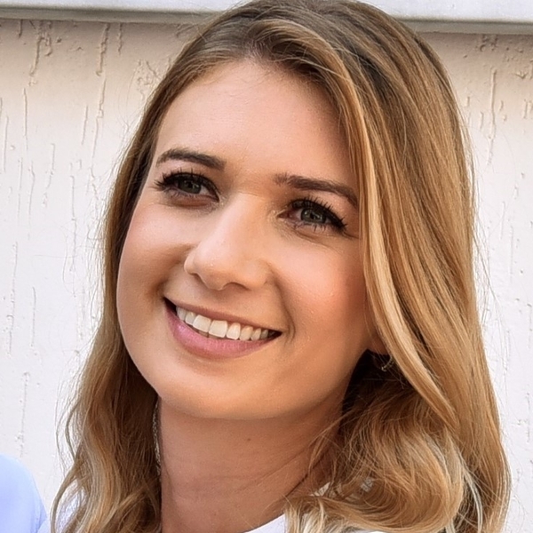 Natalia - Prof de economia - Vila Carvalho