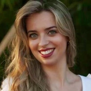 Júlia Botter - Professor de filosofia - Cajobi