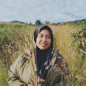 Aulia Diana - Guru bahasa inggris - Selaparang