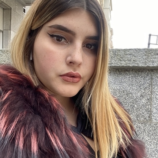 ALEXANDRA - Prof de maths - Genève