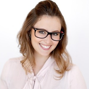 Suzana Iara - Prof de hipnoterapia - Centro