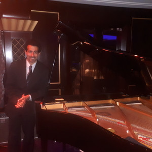 GUILAD - Profesor piano - Parque Holandés