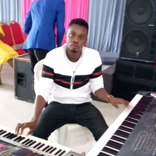 Oluwafemi - Piano teacher - Sapele