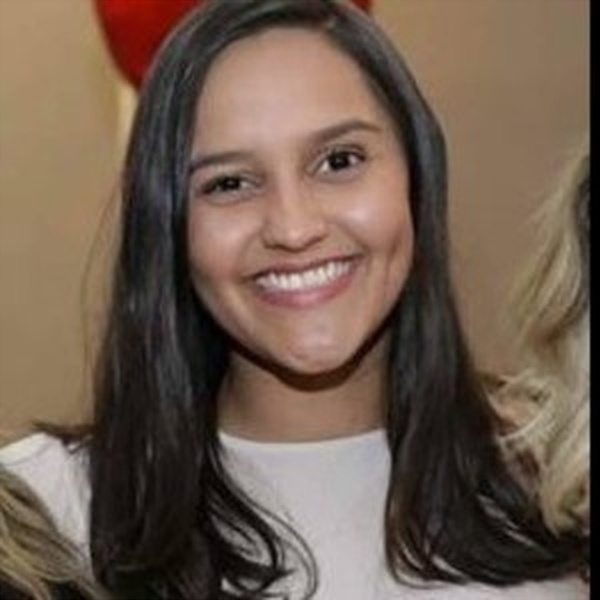 Juliana - Professor de Biologia - Uruguai