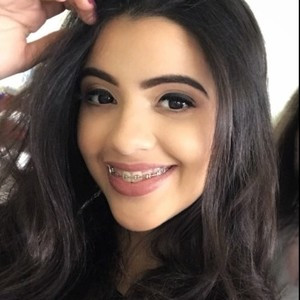 Emilly - Prof de odontologia - Derby Clube